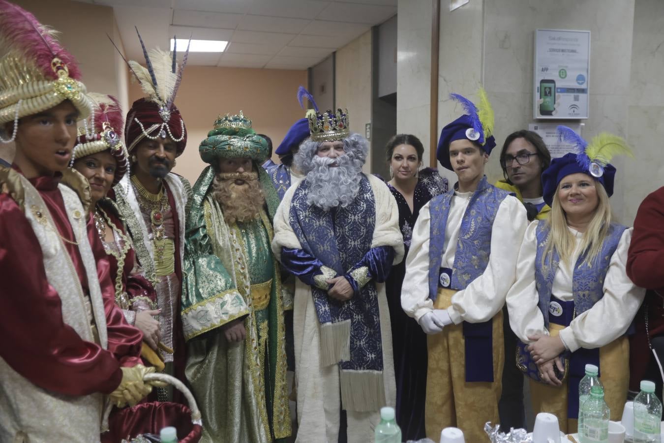 Los Reyes Magos visitan el Hospital Puerta del Mar