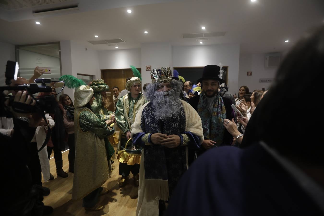 Los Reyes Magos visitan el Hospital Puerta del Mar