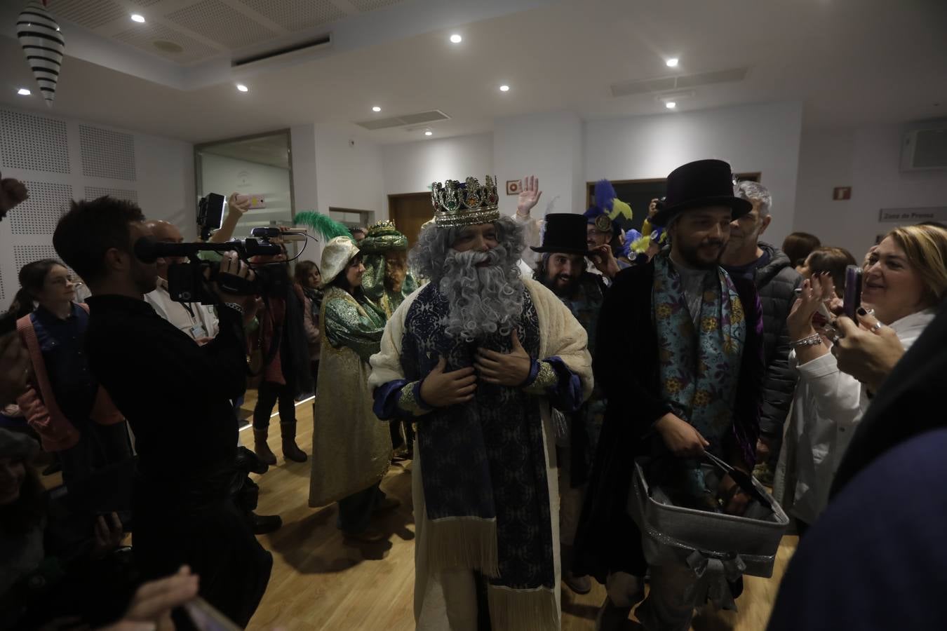 Los Reyes Magos visitan el Hospital Puerta del Mar