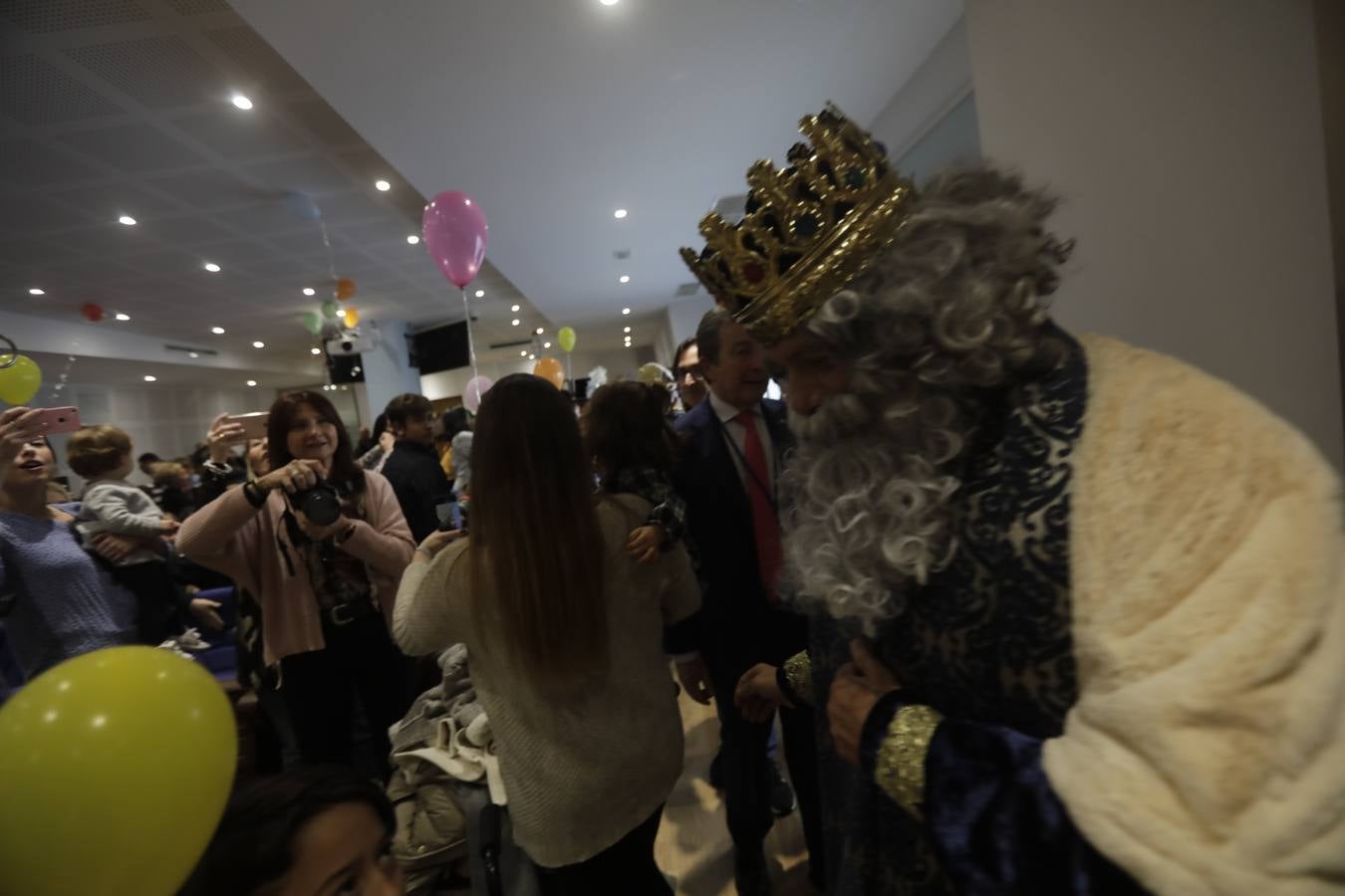 Los Reyes Magos visitan el Hospital Puerta del Mar