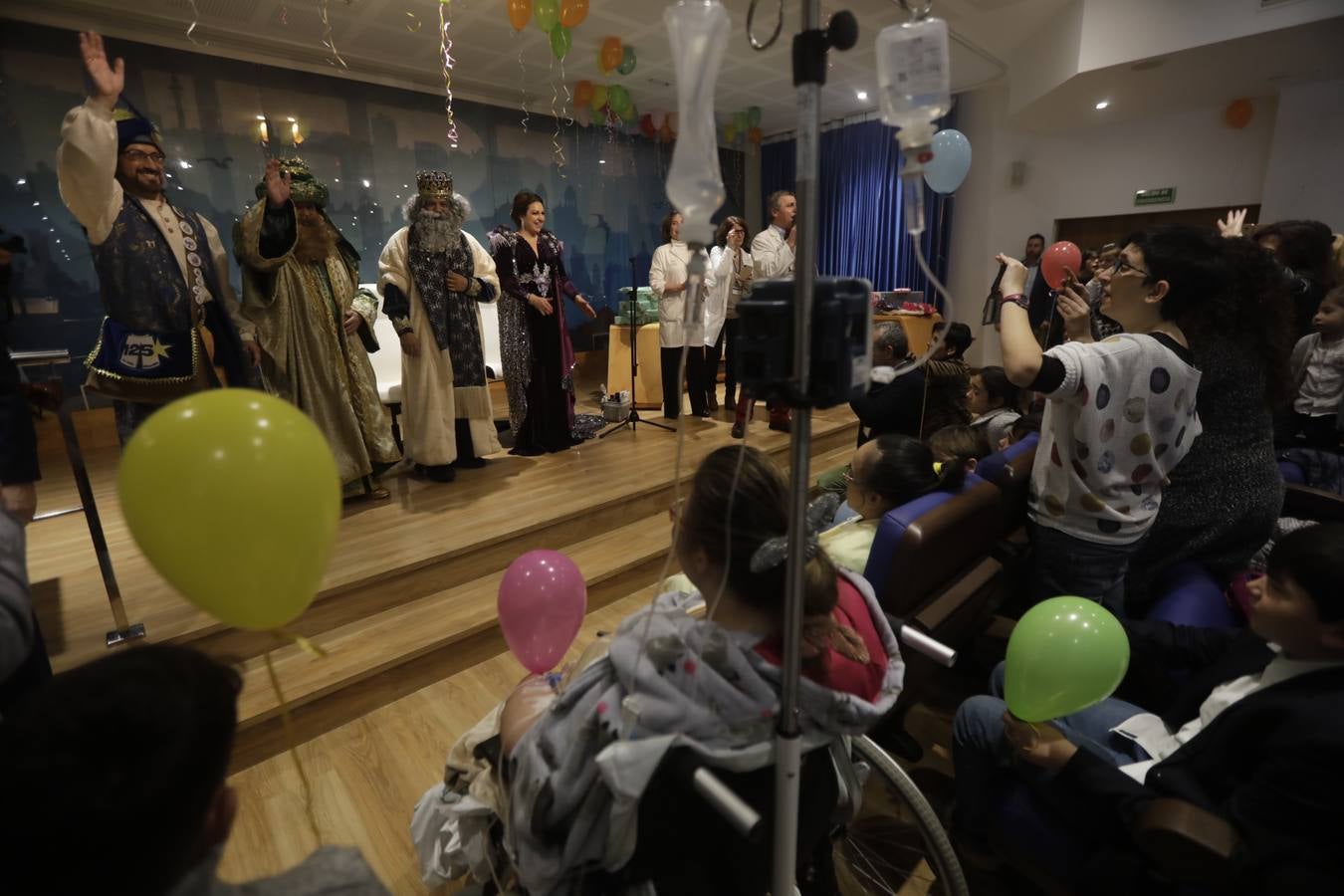 Los Reyes Magos visitan el Hospital Puerta del Mar