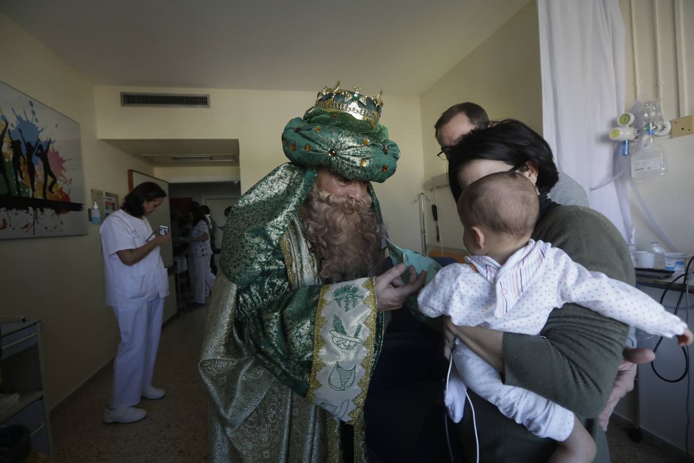 Los Reyes Magos visitan el Hospital Puerta del Mar