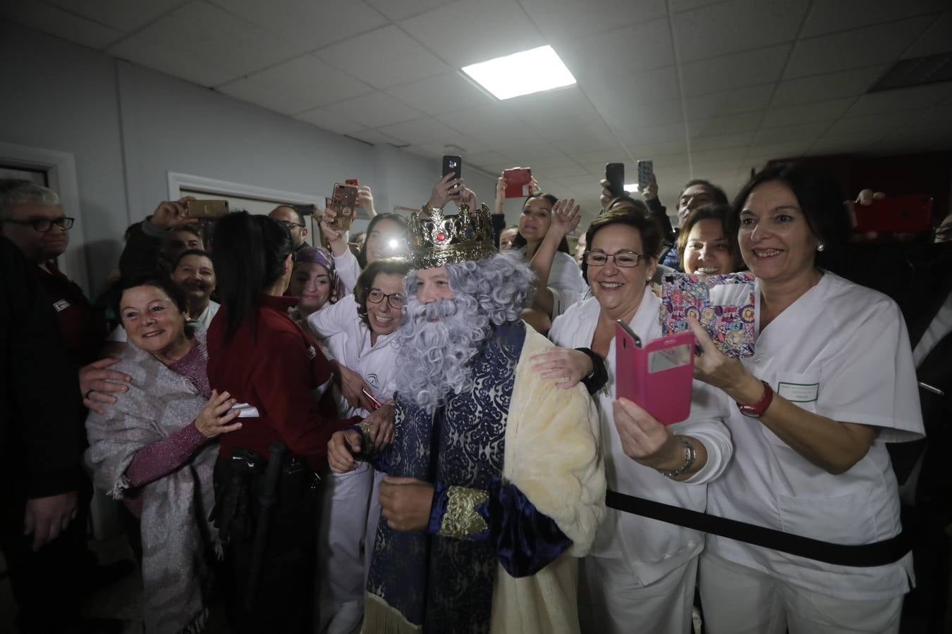 Los Reyes Magos visitan el Hospital Puerta del Mar