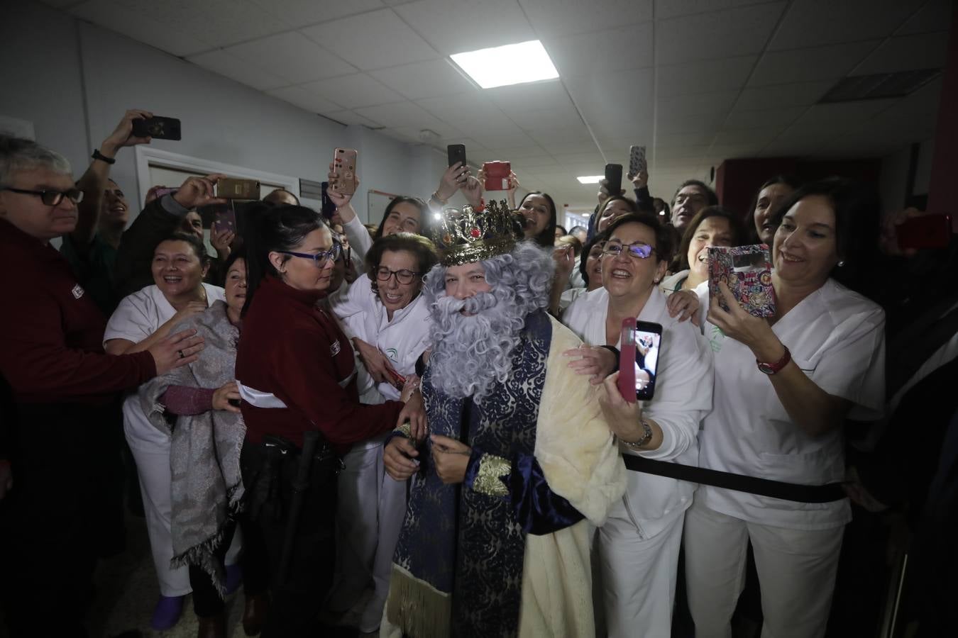 Los Reyes Magos visitan el Hospital Puerta del Mar