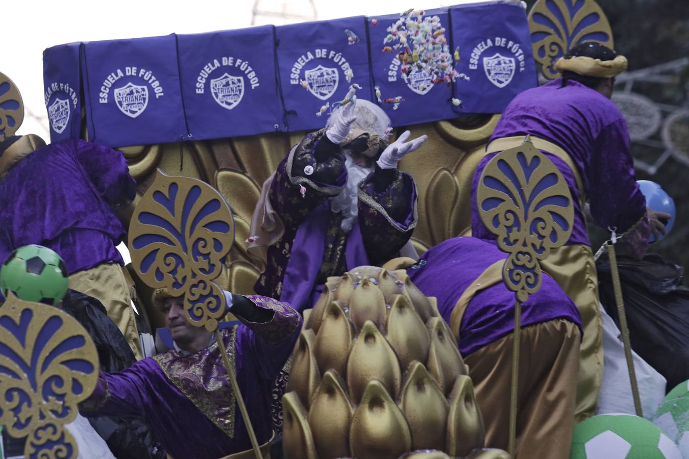 En imágenes, la cabalgata de Reyes Magos de Triana