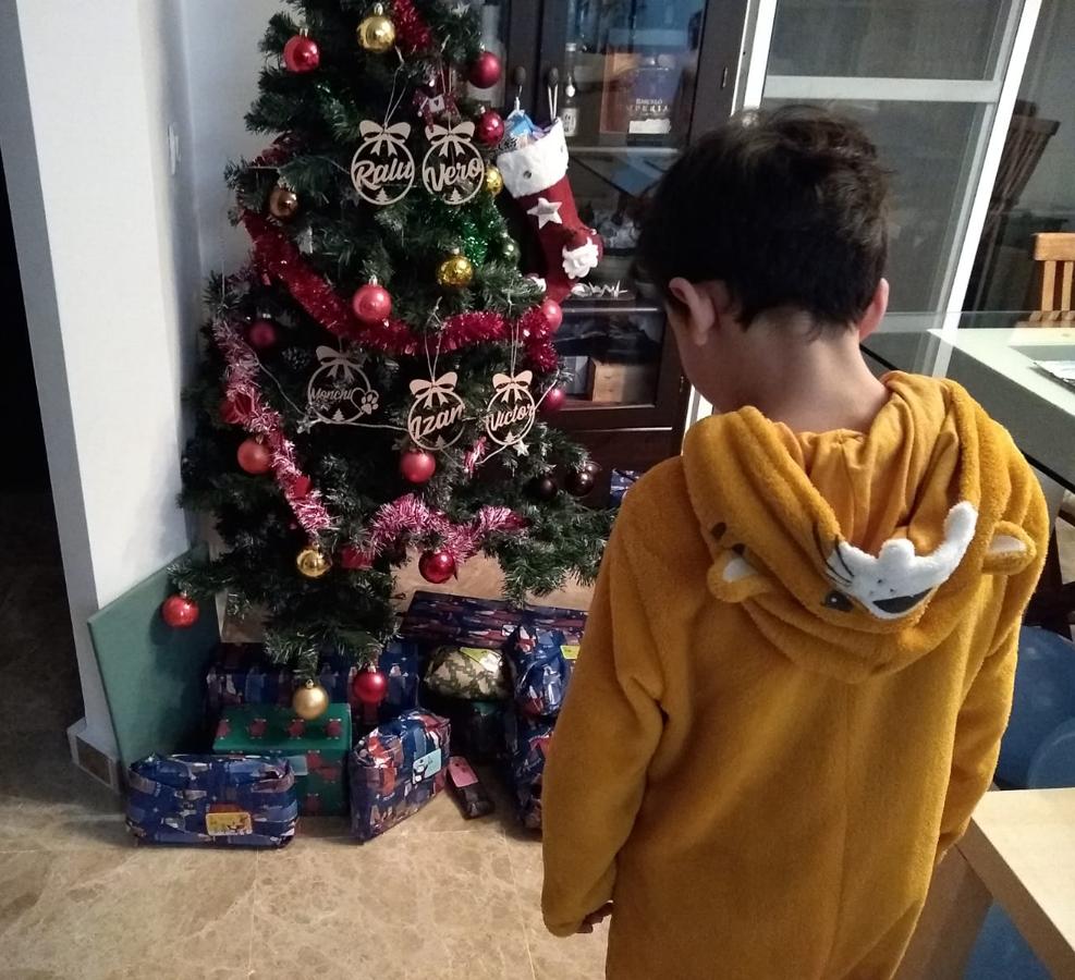 Los Reyes Magos llenan de regalos las casas gaditanas