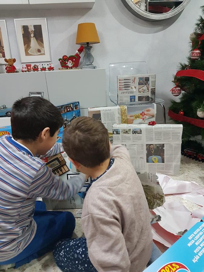 Los Reyes Magos llenan de regalos las casas gaditanas