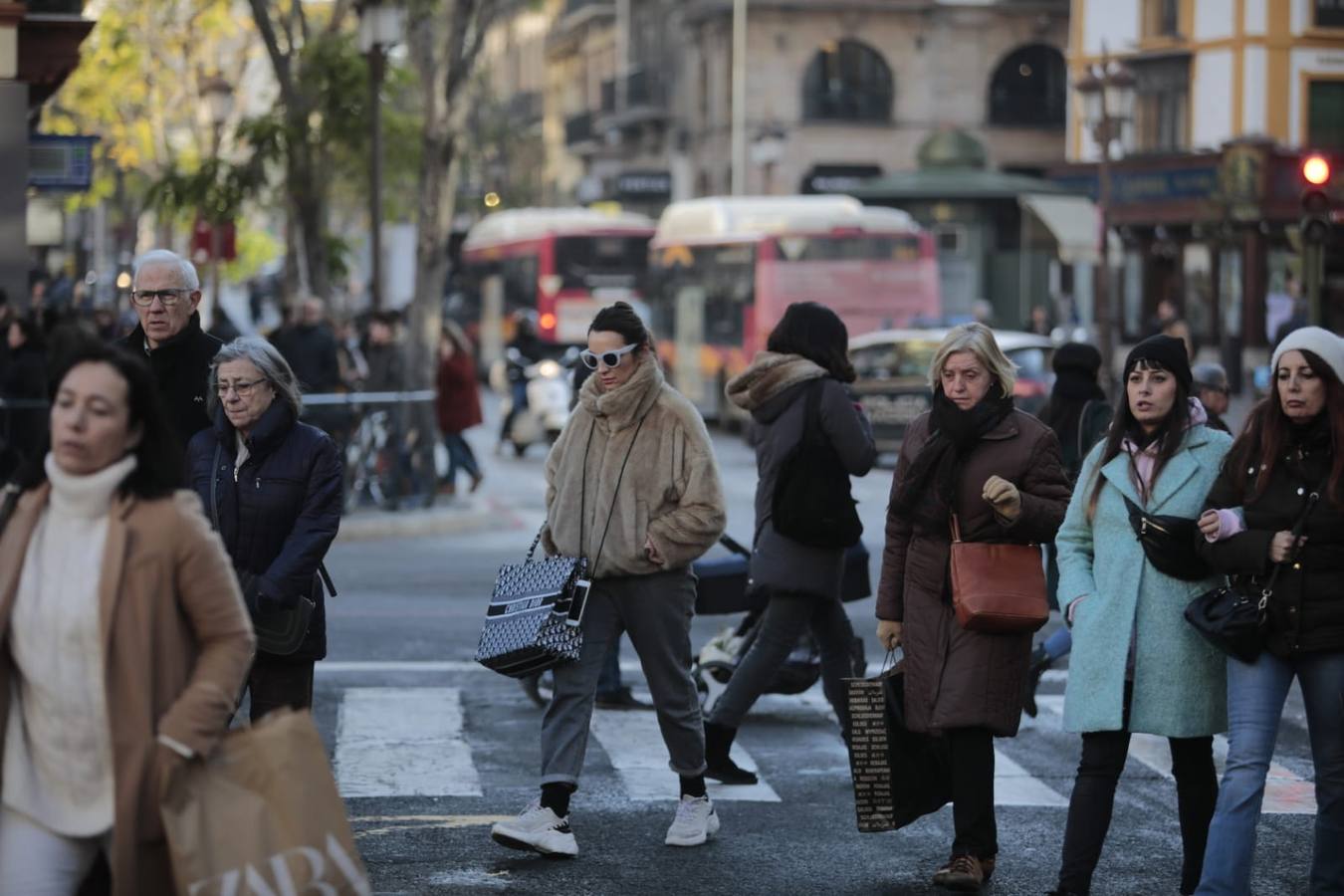 En imágenes: las rebajas de invierno arrancan en Sevilla