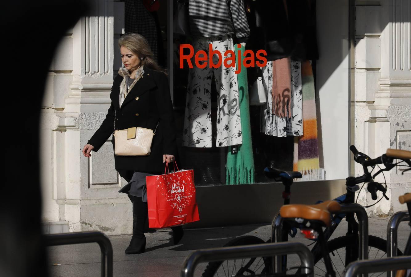 El primer día de rebajas de invierno en Córdoba, en imágenes