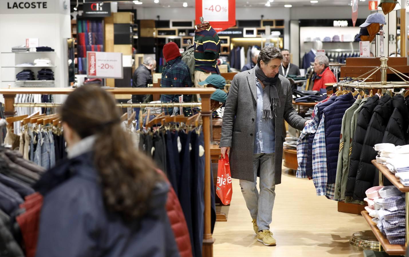 El primer día de rebajas de invierno en Córdoba, en imágenes