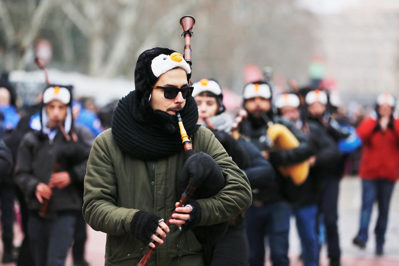 Desfile de banderas en Pingüinos 2020. 