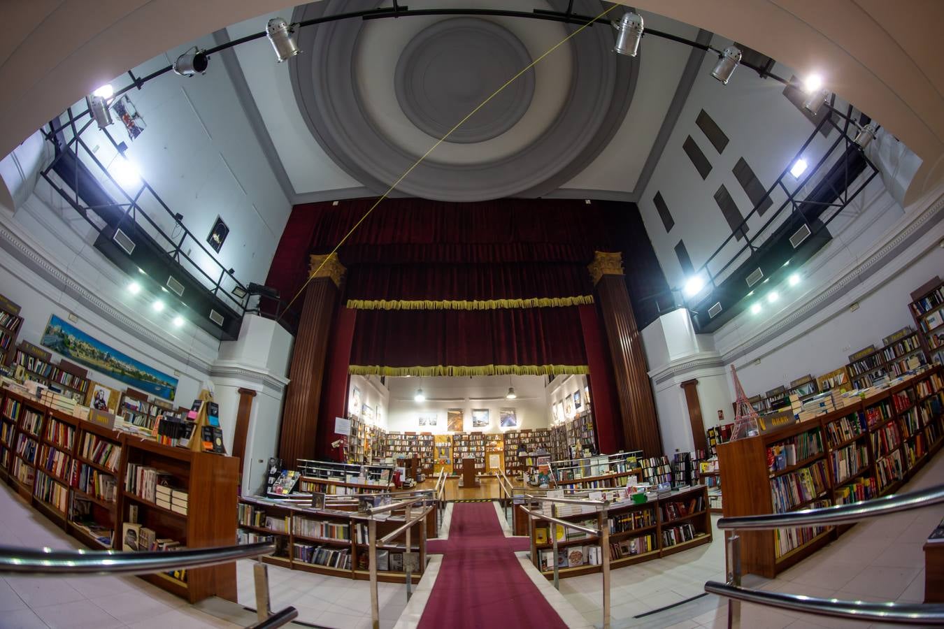 Las librerías más singulares de Sevilla, en imágenes