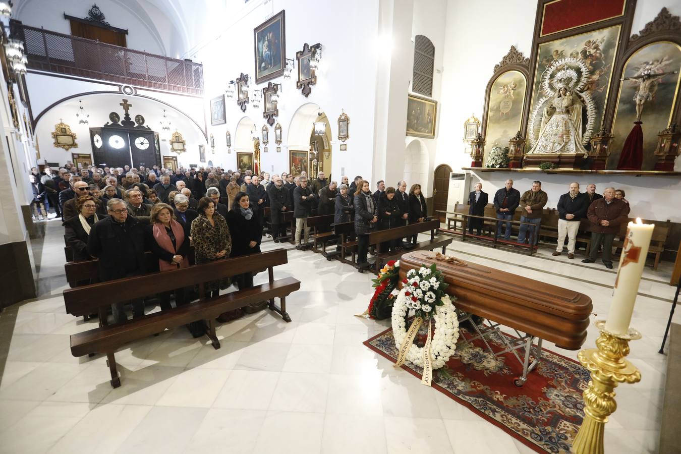 La Misa por el descanso de José Luis Navarro, en imágenes