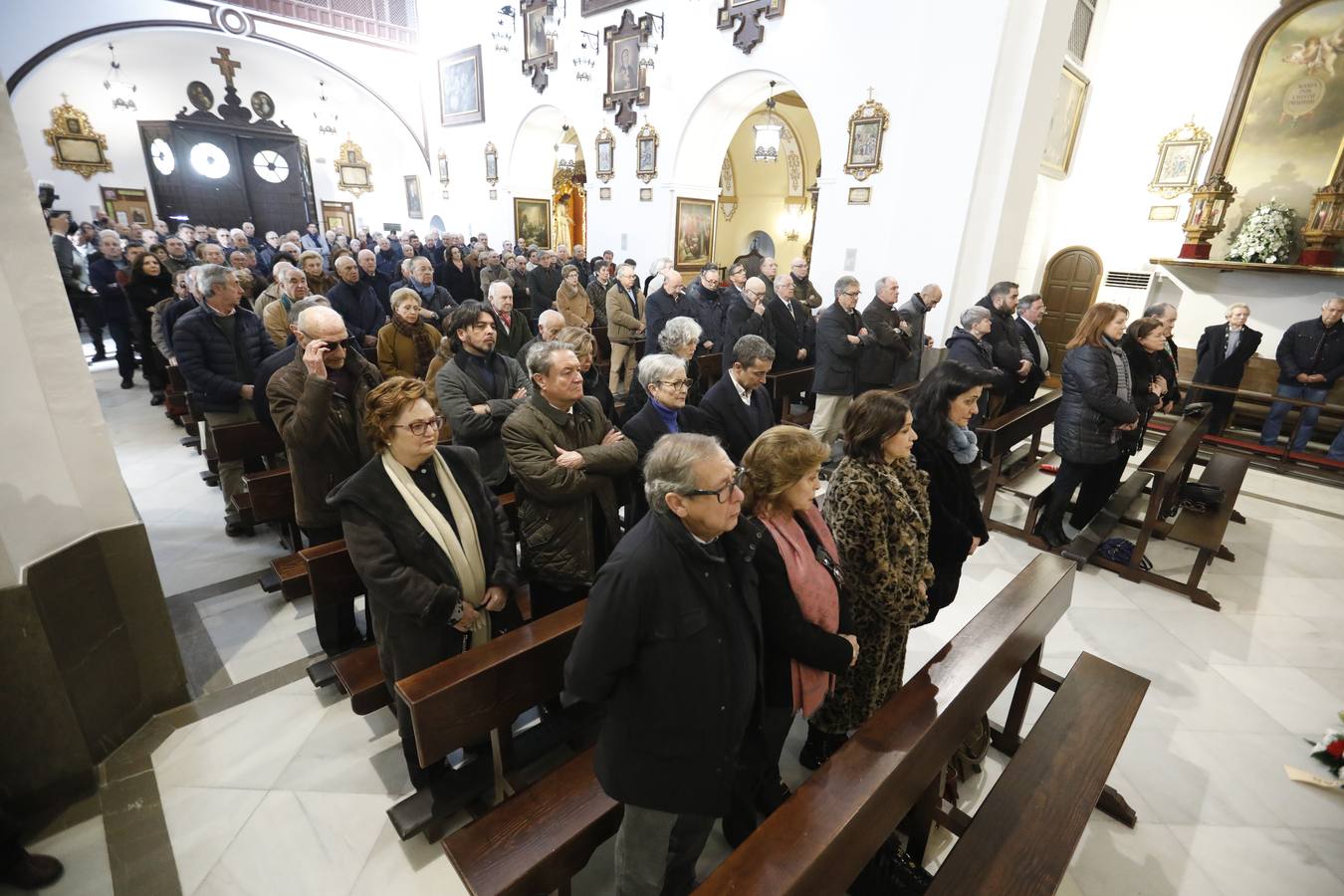 La Misa por el descanso de José Luis Navarro, en imágenes