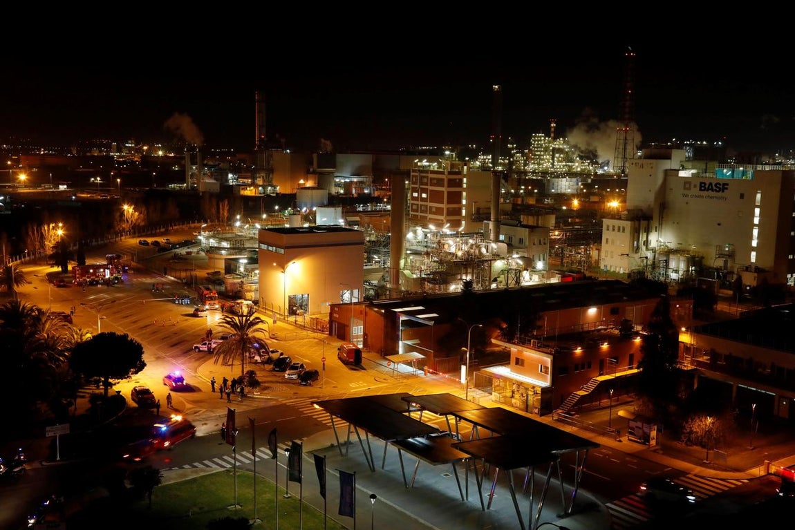 La explosión de la petroquímica de Tarragona, en imágenes
