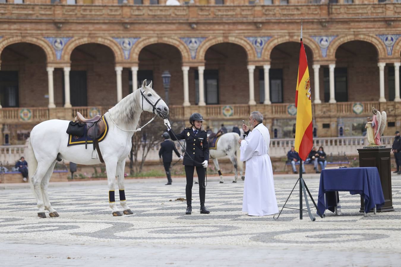 En imágenes, la bendición de San Antón para los caballos de la Policía Nacional