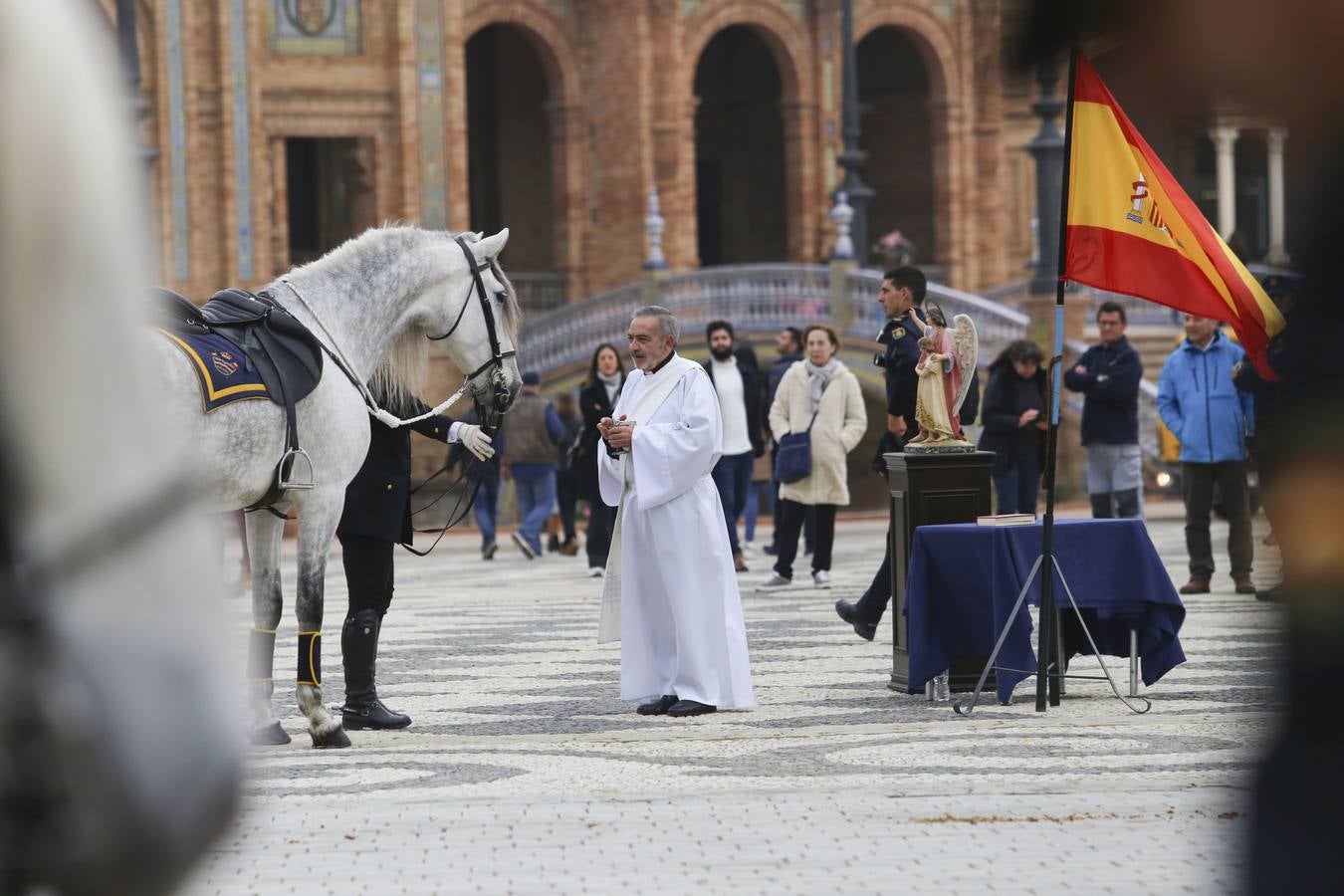 En imágenes, la bendición de San Antón para los caballos de la Policía Nacional