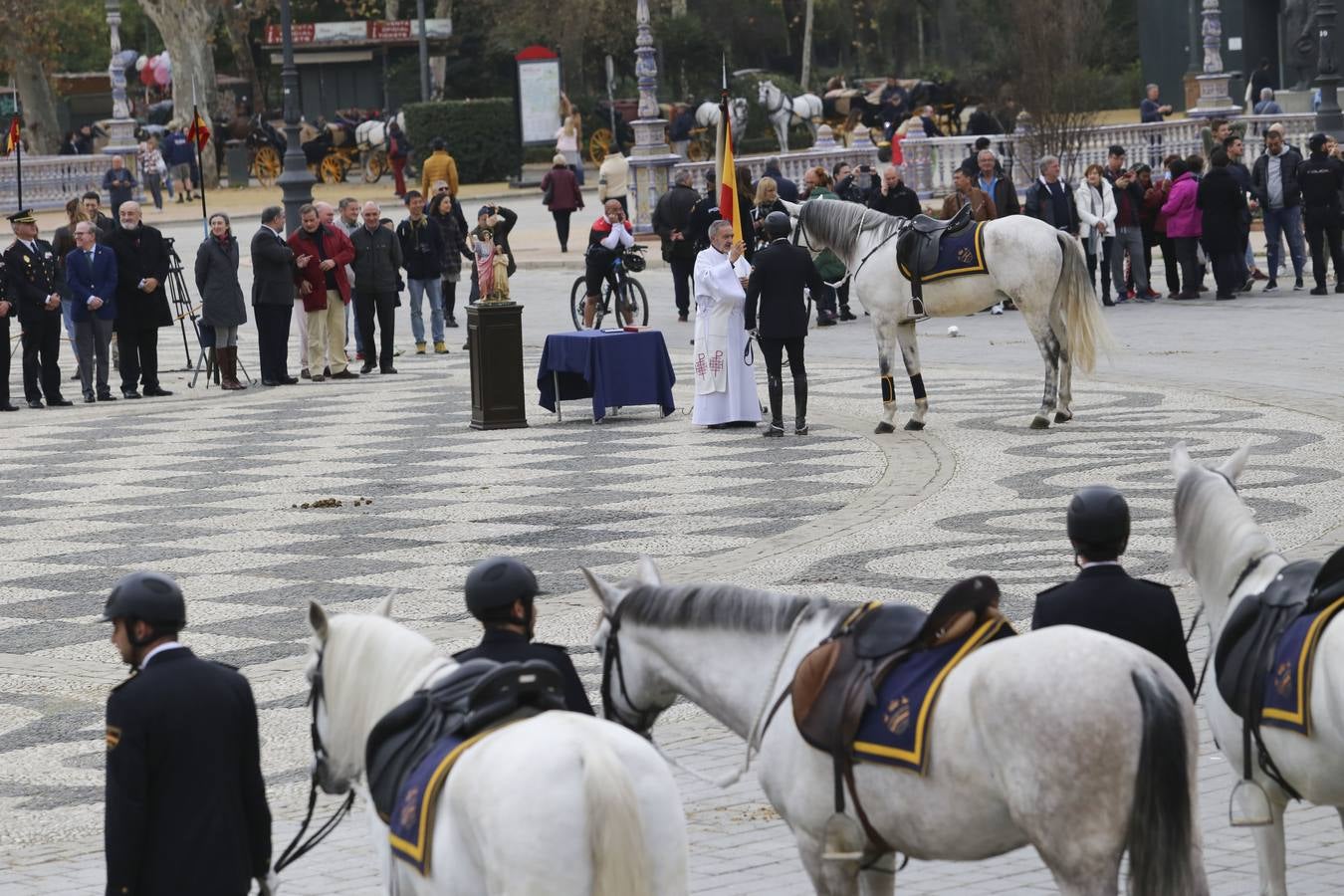 En imágenes, la bendición de San Antón para los caballos de la Policía Nacional