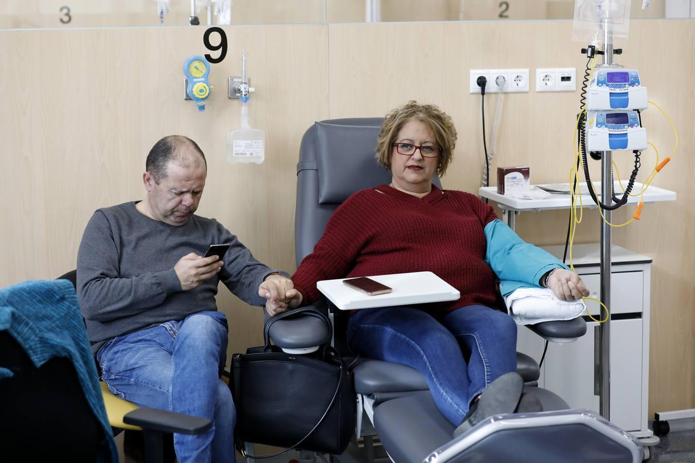 Una mañana en el Hospital de Día de Oncología de Córdoba, en imágenes