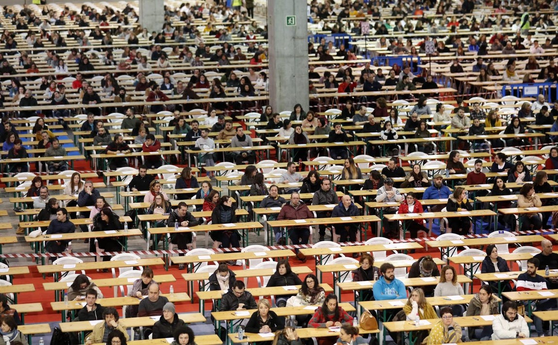 Opositores se enfrentan a las pruebas en Silleda, Galicia.. 