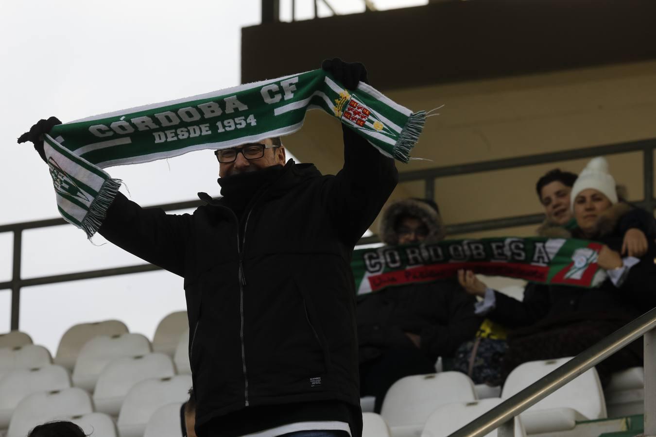 El ambiente en las gradas del Córdoba CF-Villarrubia, en imágenes