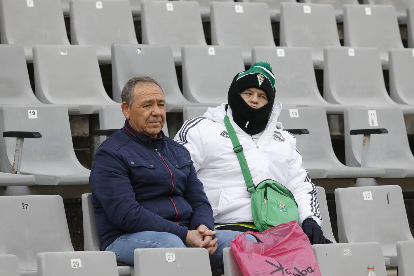 El ambiente en las gradas del Córdoba CF-Villarrubia, en imágenes