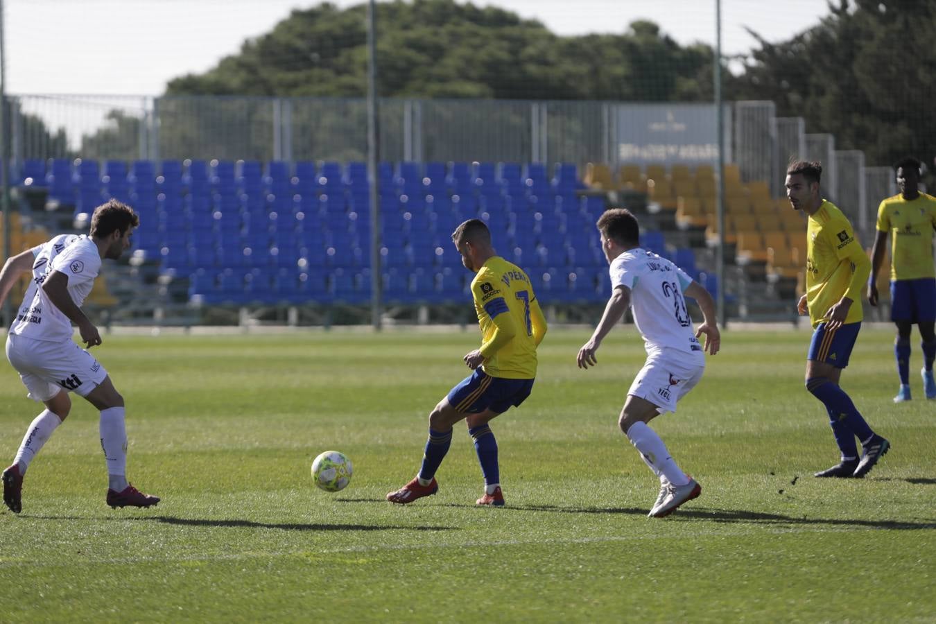 Partido Cádiz B-Yeclano