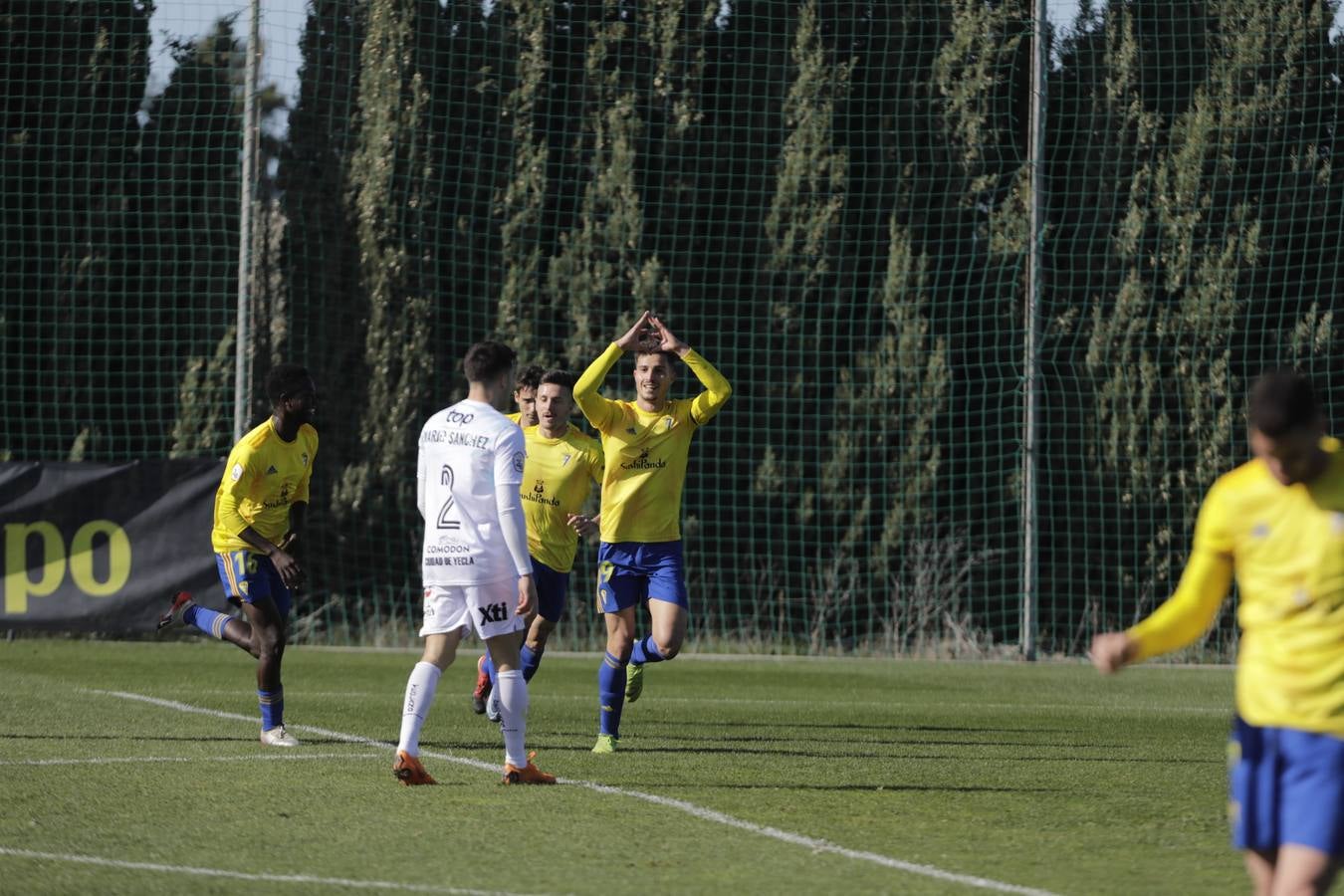 Partido Cádiz B-Yeclano