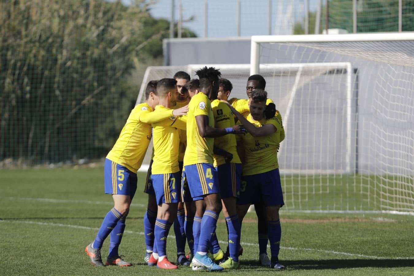 Partido Cádiz B-Yeclano