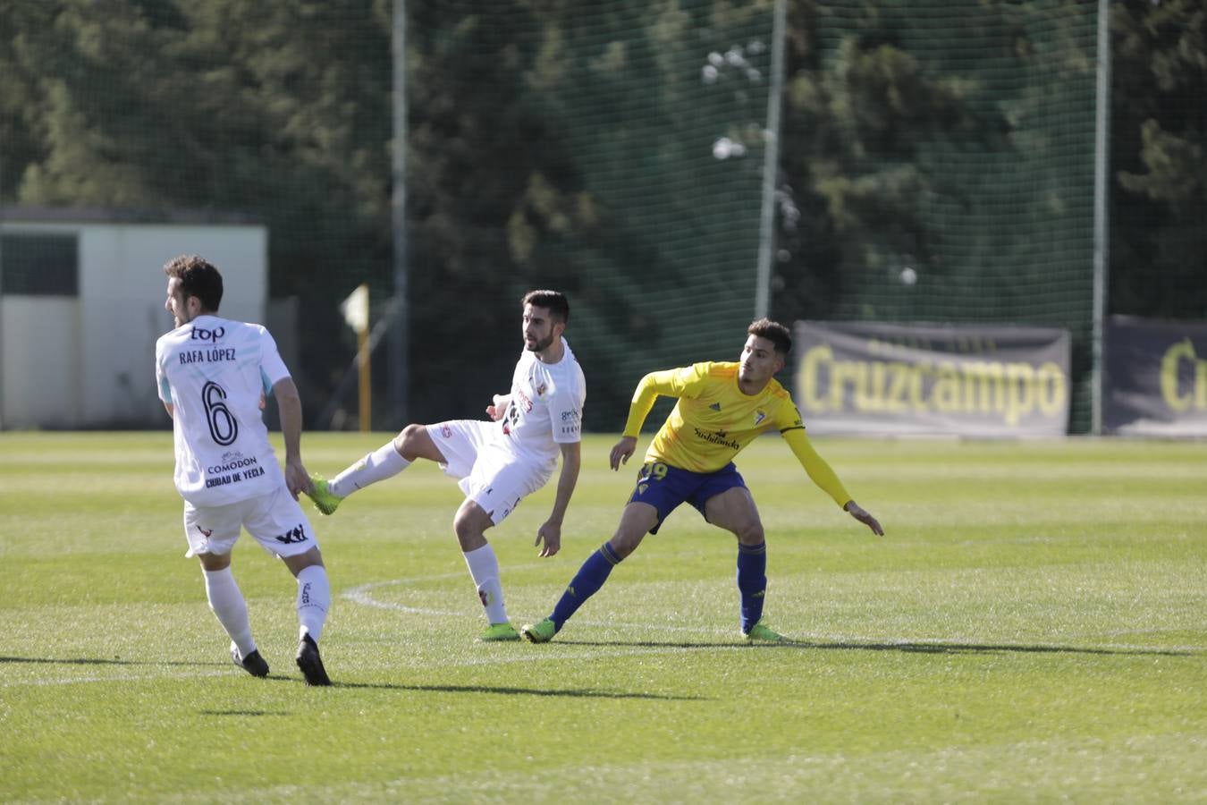 Partido Cádiz B-Yeclano