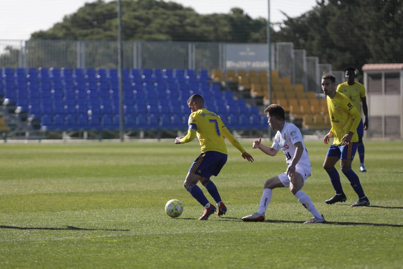 Partido Cádiz B-Yeclano