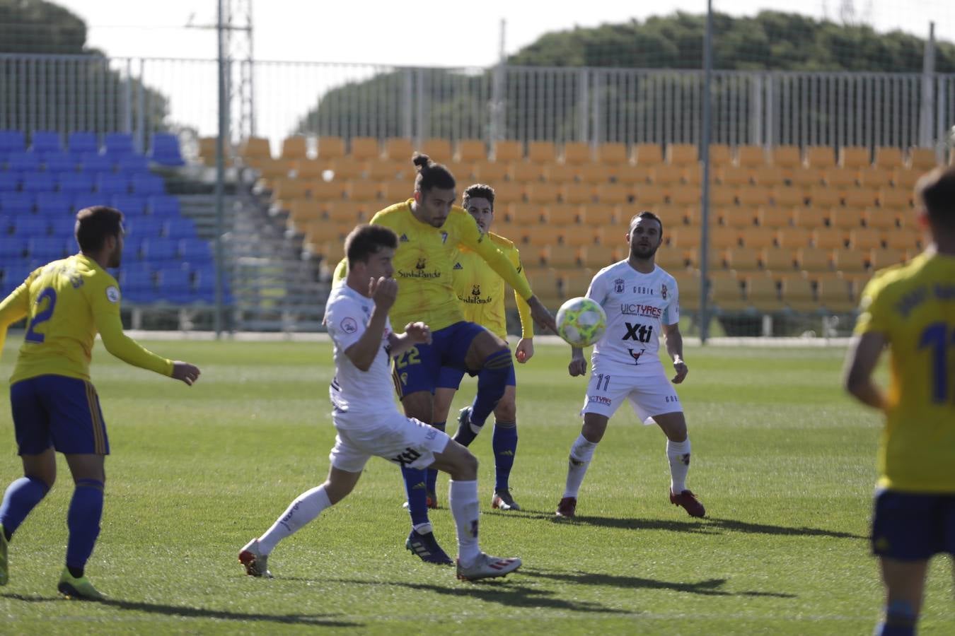 Partido Cádiz B-Yeclano