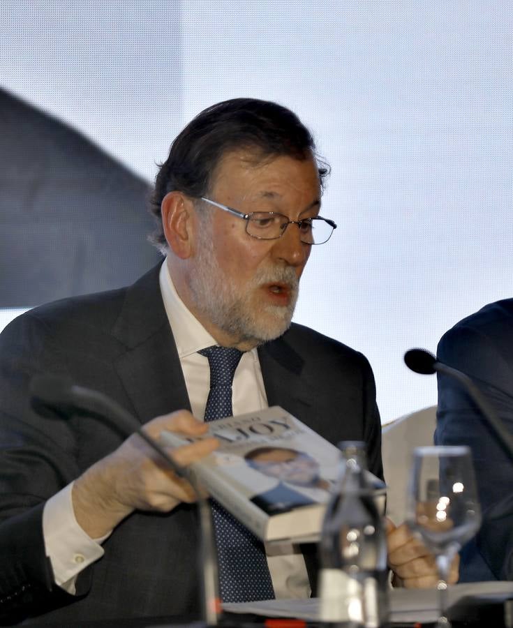 En imágenes, Rajoy presenta su libro «Una España mejor» en Sevilla