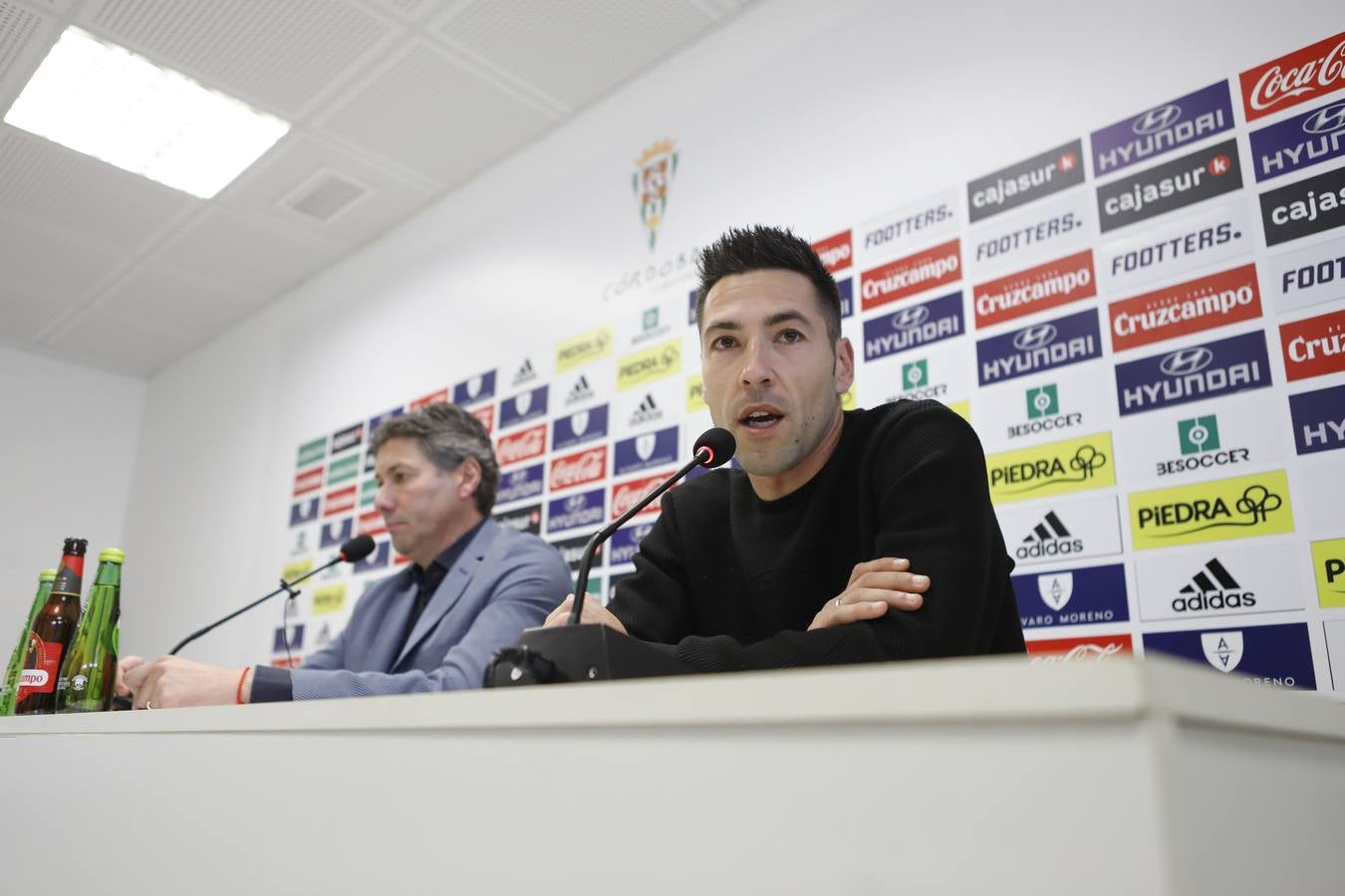 La presentación de Carlos Valverde en el Córdoba CF, en imágenes