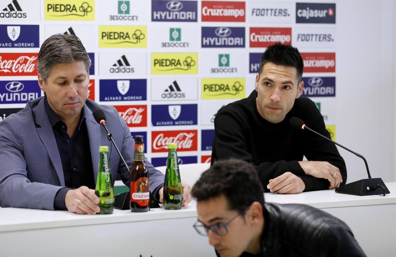 La presentación de Carlos Valverde en el Córdoba CF, en imágenes