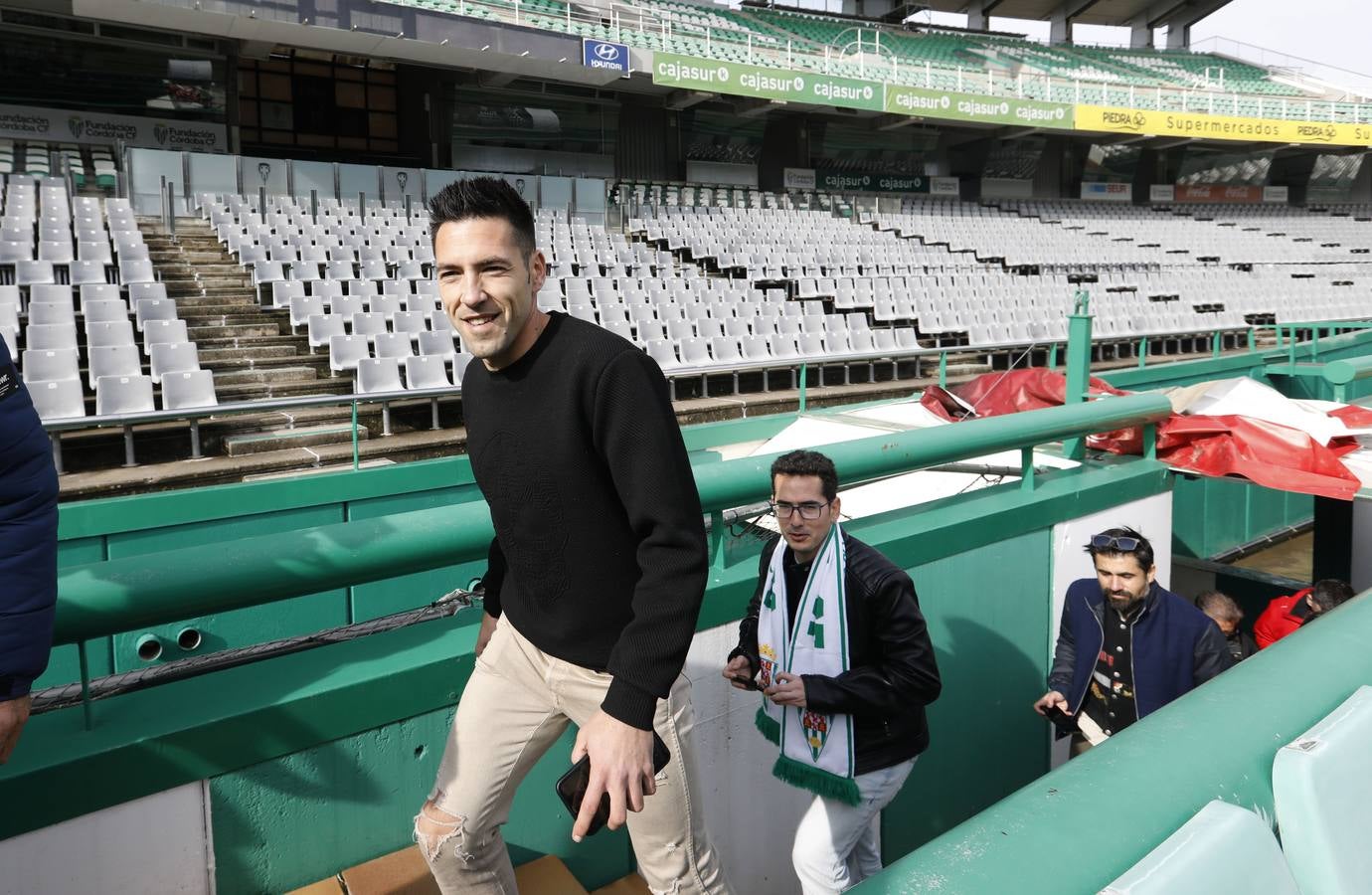 La presentación de Carlos Valverde en el Córdoba CF, en imágenes