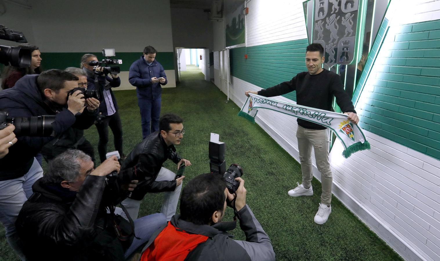 La presentación de Carlos Valverde en el Córdoba CF, en imágenes