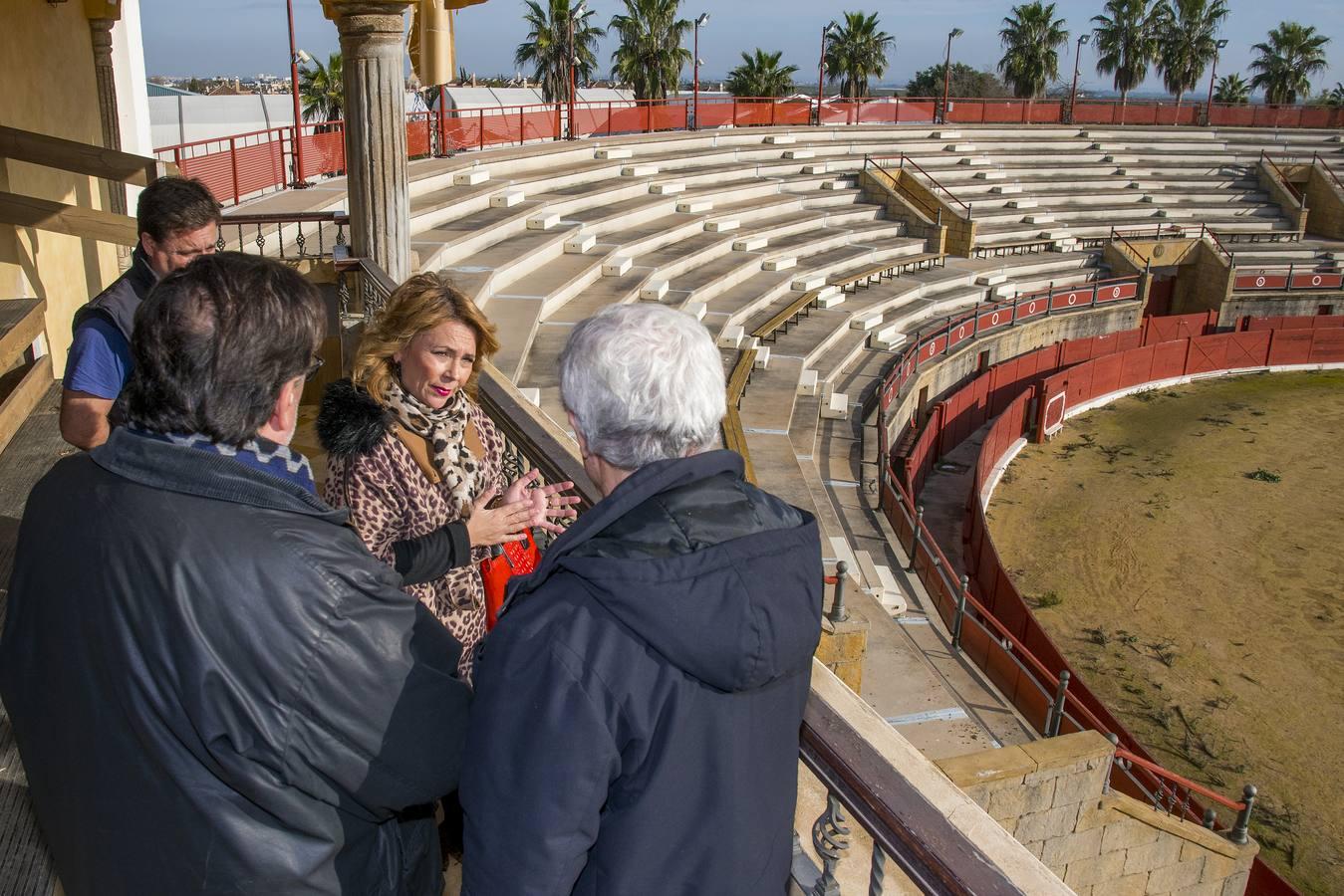 En imágenes, el expolio y el vandalismo arruinan la plaza de toros de Espartinas