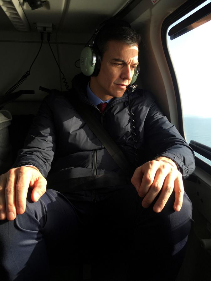 El presidente del Gobierno, Pedro Sánchez, tras asistir a la cumbre de Davos, sobrevuela en helicóptero una de las zonas más castigadas por la fuerza de Gloria en Cataluña