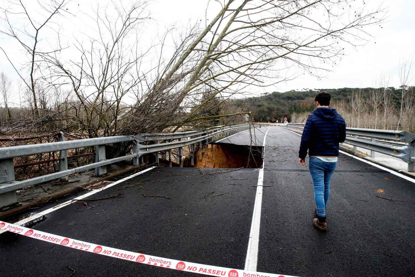 Aspecto del enorme agujero que la fuerza de la tormenta ha abierto en la C-35