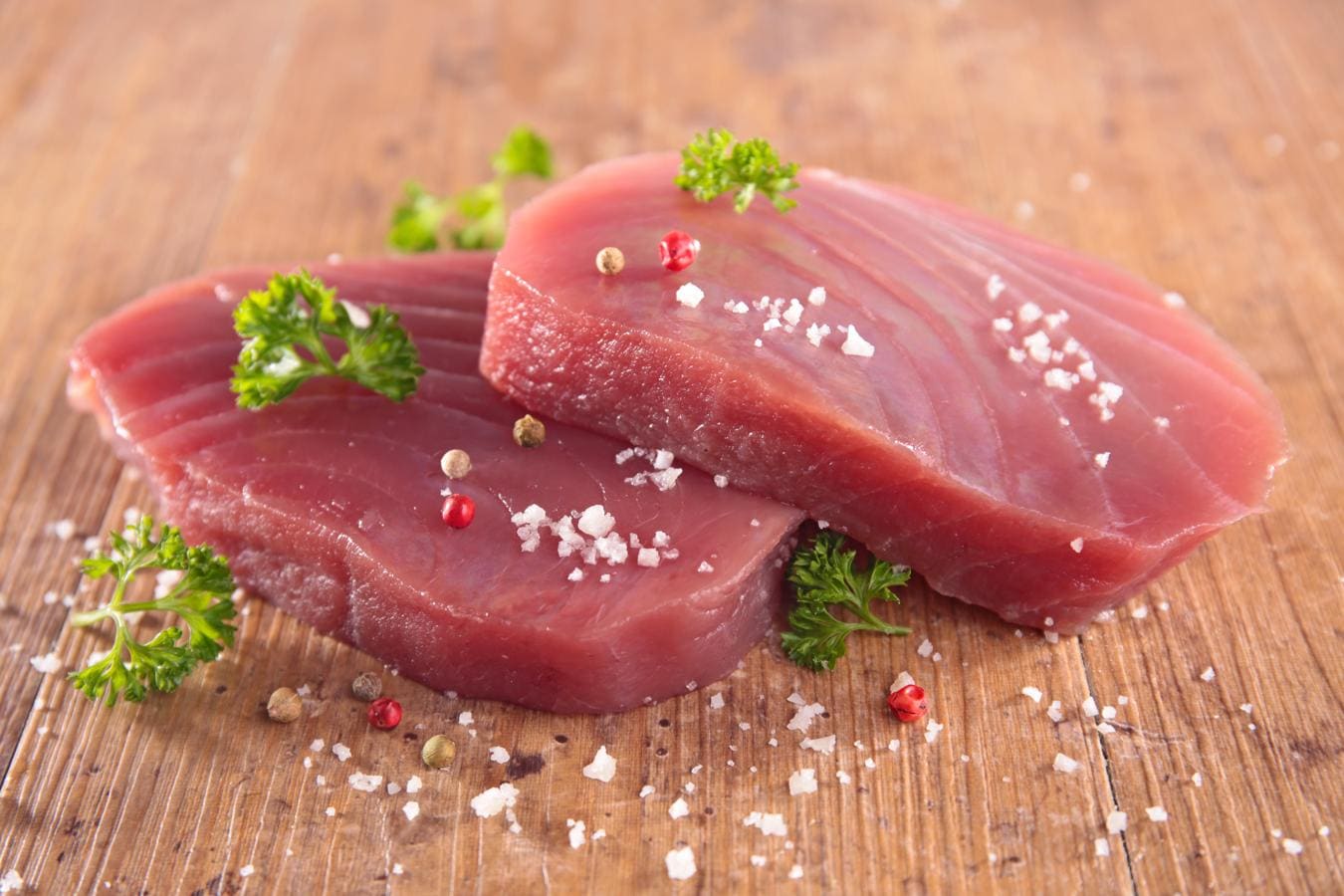 Atún natural. Es uno de los pescados con más aporte proteico: 23,5 gramos por cada 100 gramos.