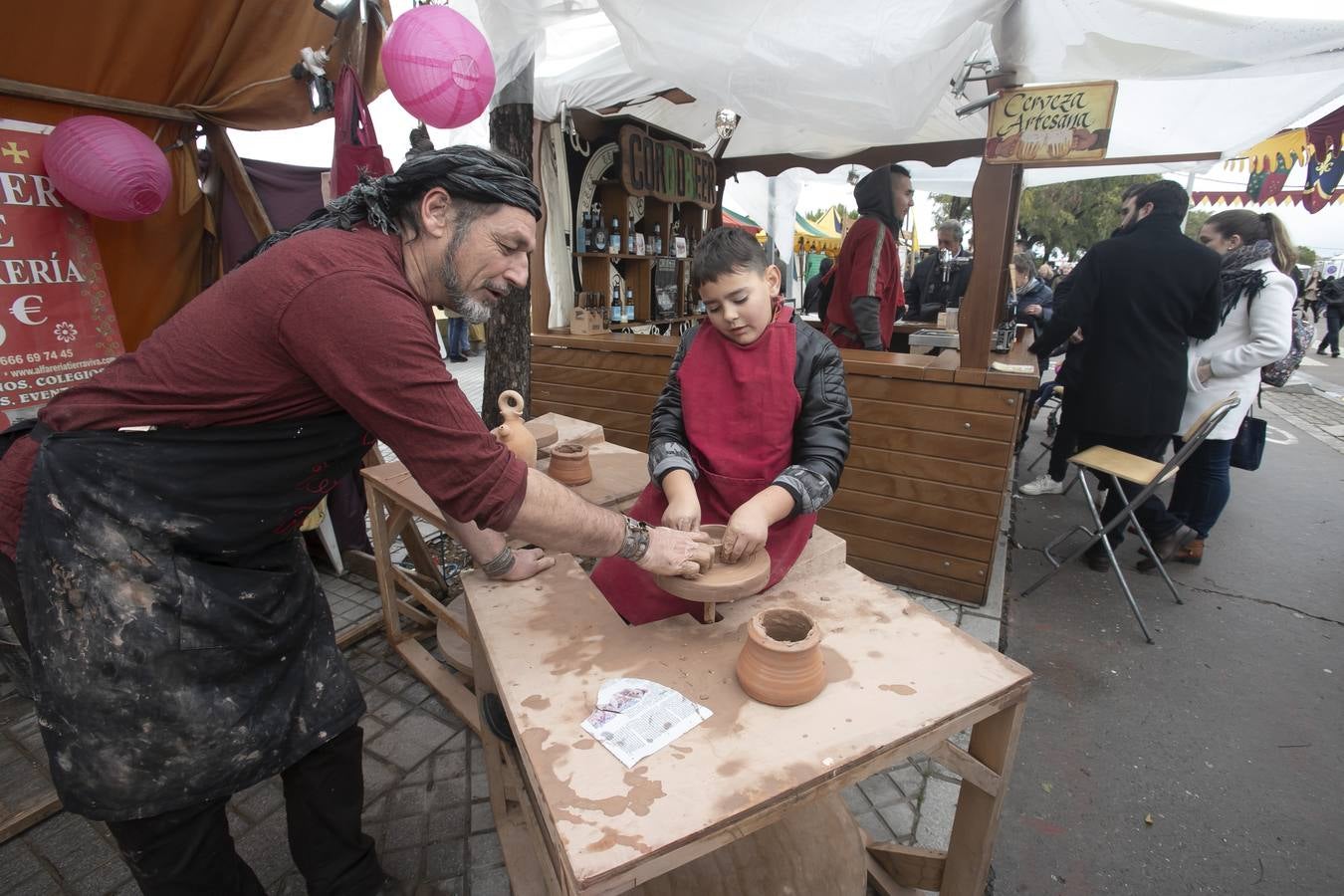 La última jornada del Mercado de las Tres Culturas, en imágenes