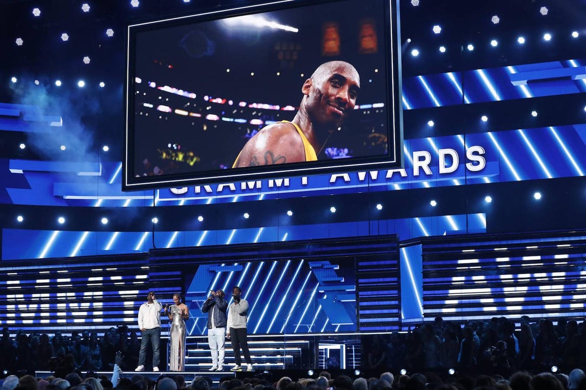 Kobe Bryant también tuvo su momento durante la gala de los Premios Grammy. 