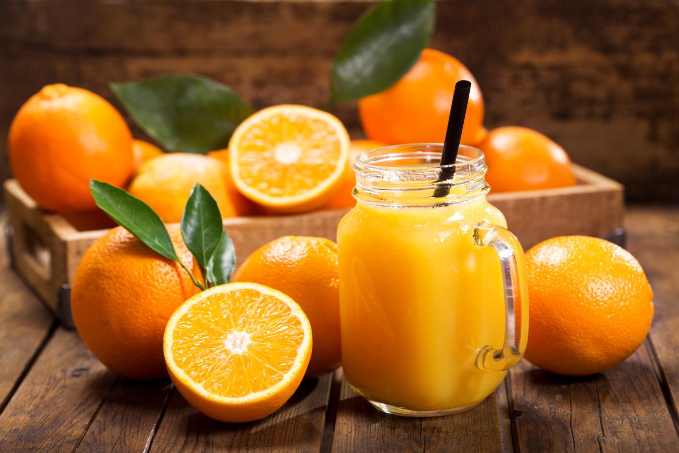 Naranja. Según datos de la BEDCA, la <a href="https://www.abc.es/bienestar/alimentacion/abci-naranja-201911251834_noticia.html" target="_blank">naranja </a>contiene un 36% de <a href="https://www.abc.es/bienestar/alimentacion/abci-alimentos-tienen-tanto-calcio-303053325379-20191027015740_galeria.html" target="_blank">calcio </a>por cada 100 mg de naranja y un 200% de potasio, según datos de la BEDCA.