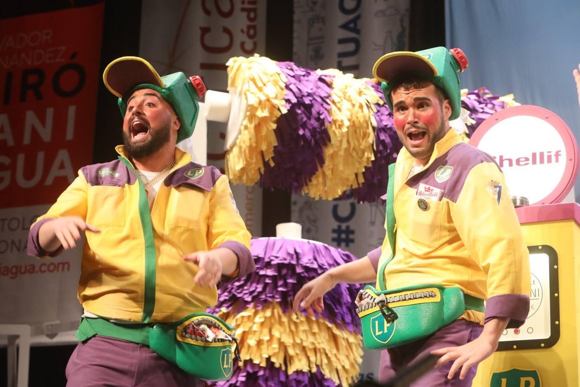 FOTOS: Chirigota Los Niños de la Petróleo en el COAC 2020