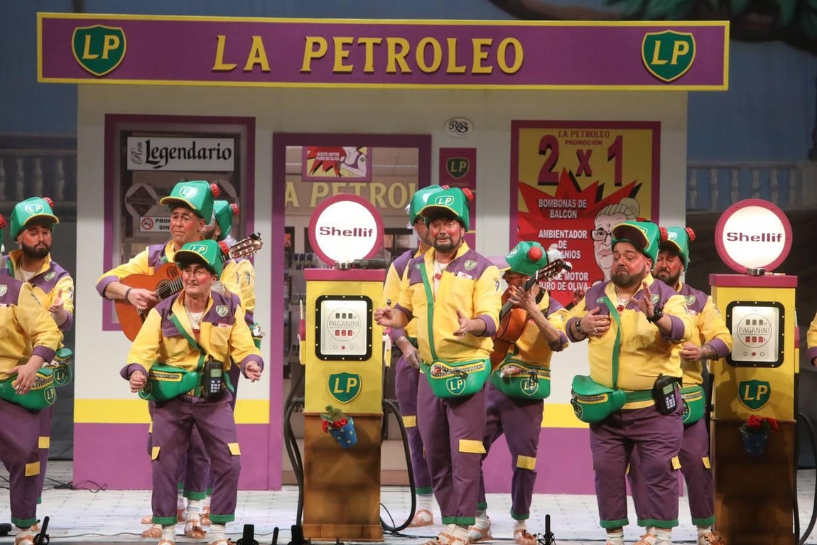 FOTOS: Chirigota Los Niños de la Petróleo en el COAC 2020