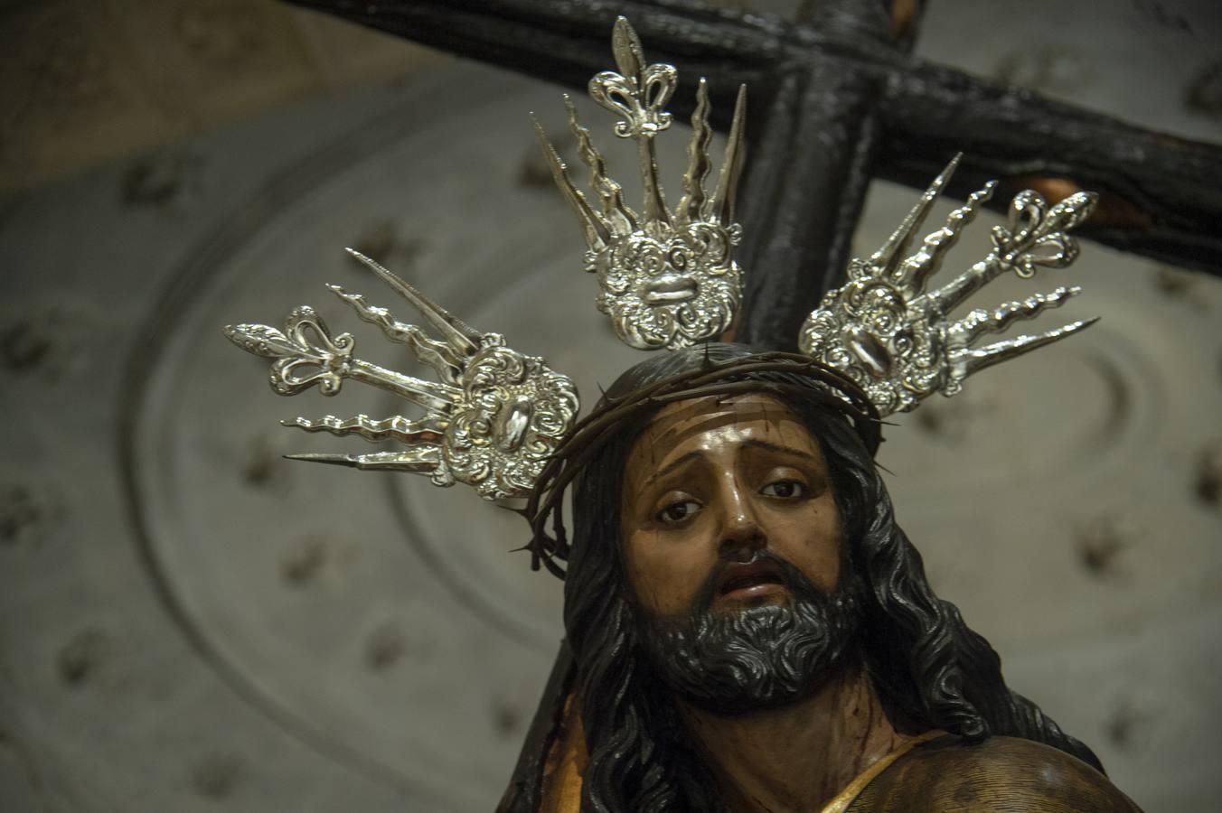 El Cristo de la Corona en la capilla Real