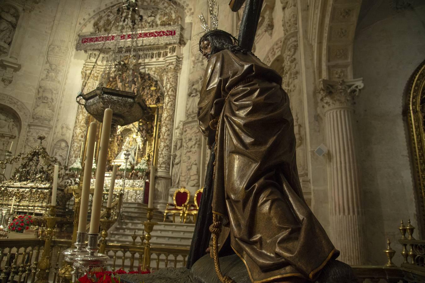 El Cristo de la Corona en la capilla Real