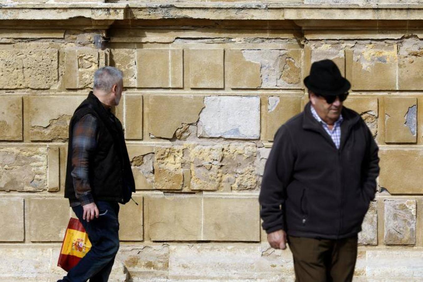 El estado de la Puerta del Puente de Córdoba, en imágenes