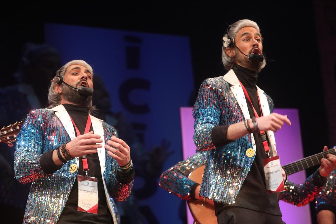 FOTOS: Chirigota de Bizcocho &#039;Los couchers lowcost&#039; en el COAC 20202